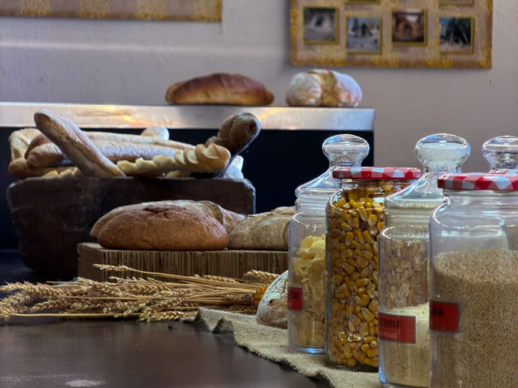 Eskuak bete ore Iturraran Aia